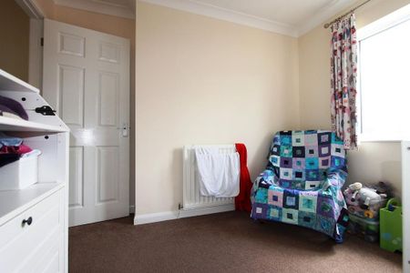 3 bedroom semi-detached house to rent - Photo 5