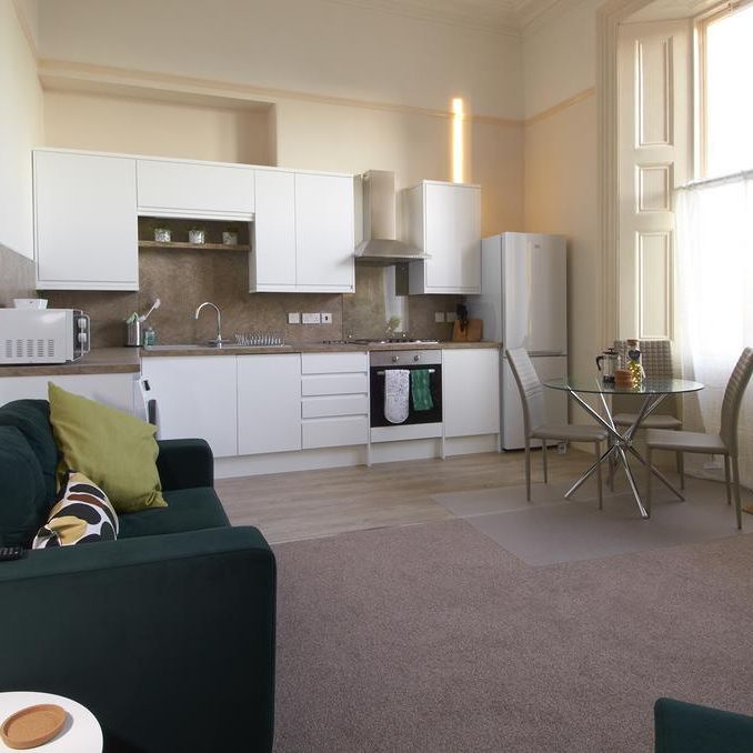 1 bedroom in a house share to rent - Photo 1