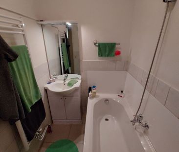 Appartement centraal gelegen nabij openbaar vervoer en E40. - Photo 6