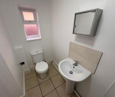 5 Bed Student Accommodation - Photo 5