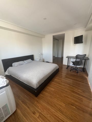 The Entrance - Photo 4