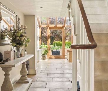 An exquisite six bedroom family house, recently re-thatched, surrou... - Photo 3
