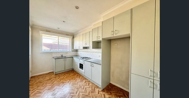 TWO BEDROOM HOME IN PRIME LOCATION - Photo 1