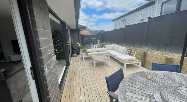 3bd house, Viewing at 11:30 am, Saturday, 29th Nov - Photo 1