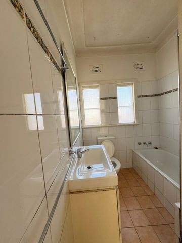 Neat & Tidy Family Home in Prime Location! - Photo 4