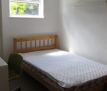 4 double bed student/professional house. Student House in Sheffield - Photo 1