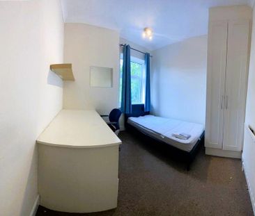1 bedroom in a house share to rent - Photo 3