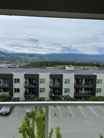 2bed, 2bath Fully furnished U6 Top floor penthouse condo UBCO - Photo 3