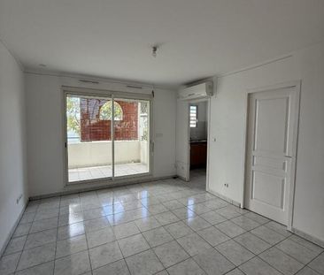 Location Appartement 1 pièce 28m² ST DENIS 97400 - Photo 1