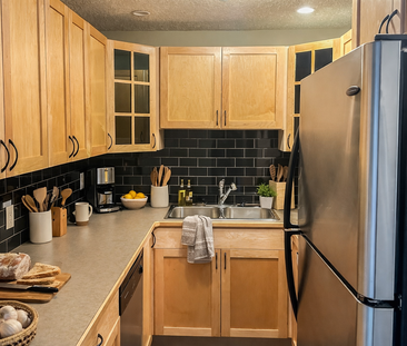 Renfrew 1 Bed Condo With Underground Parking | Heat & Water Included. - Photo 6