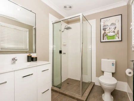 “THE BEST TOWNHOUSE IN BROWNS PLAINS!” - Photo 2