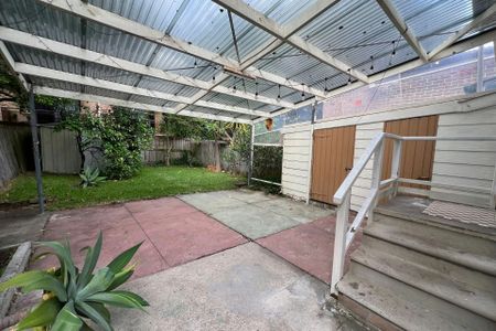 Private 2 bedroom unit with backyard**Open Saturday from 10.45-11am** - Photo 3