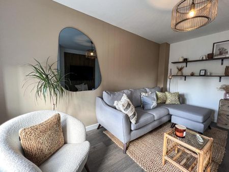 3 bedroom semi-detached house to rent - Photo 4