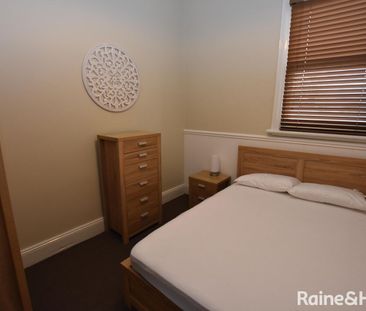 Fully Furnished & Central Apartment - Photo 4