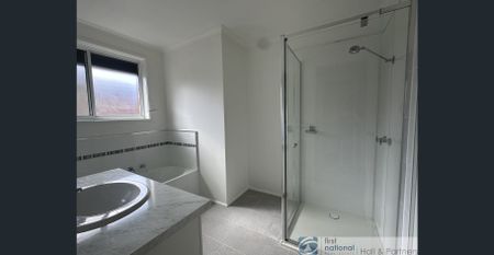 Renovated throughout - Photo 3