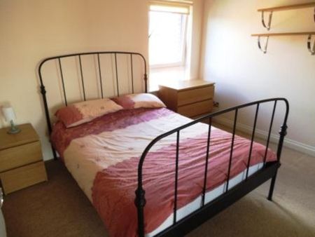 3 bedroom flat to rent - Photo 3