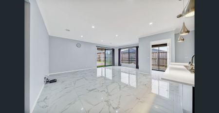 Beautifully Presented 4-Bedroom Home in the Prestigious Highgrove Estate, Clyde North!! - Photo 5