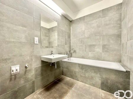 Pronájem atraktivní bytové jednotky 1+kk/B + garážové parkovací stání, 53 m - Photo 5