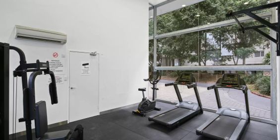 MGM MARTIN - TWO BEDROOM APARTMENT - Photo 3