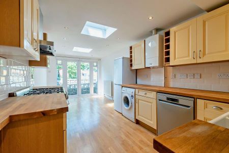 3 bedroom terraced house to rent - Photo 4