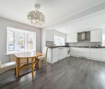 Snowdrop Way, West End, Woking, Surrey, GU24 - Photo 6