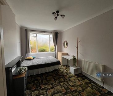 1 bedroom in a house share to rent - Photo 3