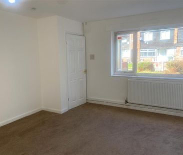 3 bedroom end of terrace house to rent - Photo 4
