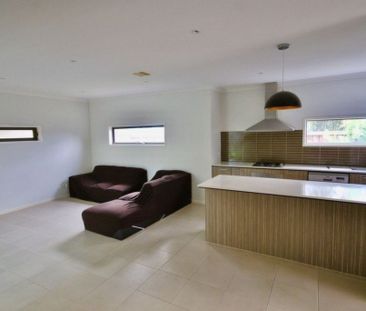 Elegant Double-Storey Family Home in Livingston Estate! - Photo 4