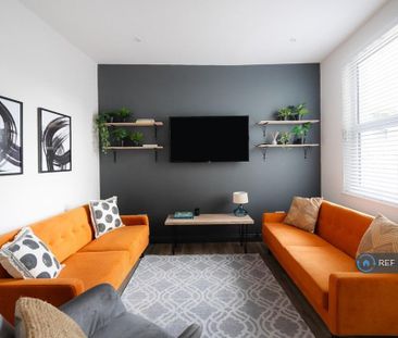 1 bedroom in a house share to rent - Photo 2