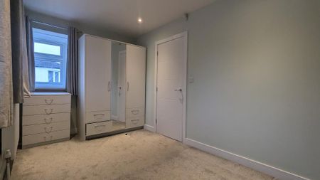 4 bedroom semi-detached house to rent - Photo 2