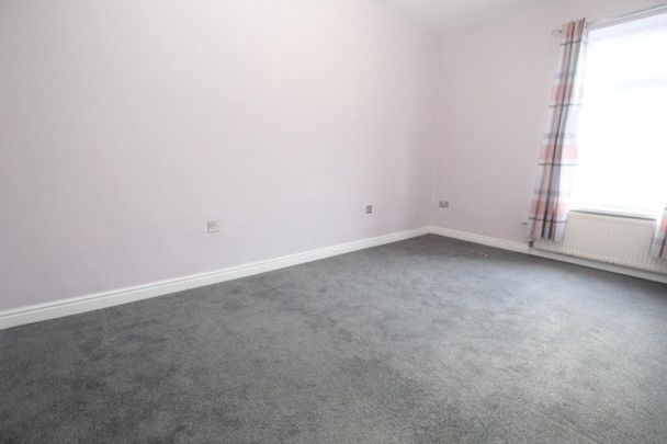 2 bedroom property to rent - Photo 1