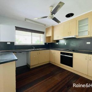 Neat and Tidy 3 bedroom home with deck! - Photo 2