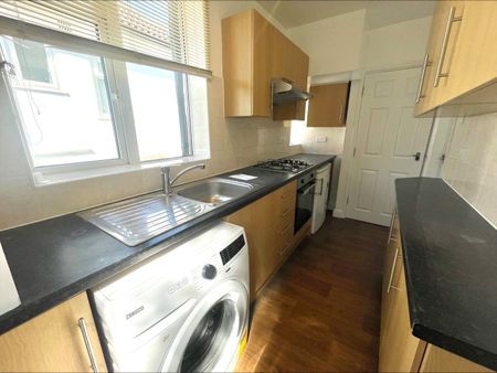 3 bedroom semi-detached house to rent - Photo 4