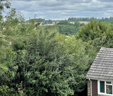 Generous Mid Terrace Family Home, 3 bed to let in Frome - Photo 4