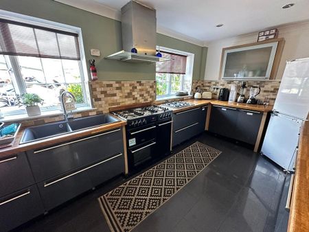 1 bedroom in a house share to rent - Photo 3