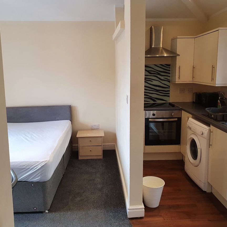 Studio Flat, Bethel Court, M7 - Photo 1