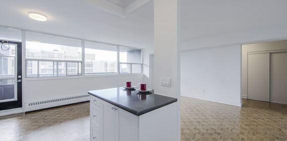 North Shore Towers - Photo 2