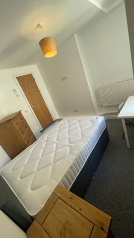 7 bedroom house share to rent - Photo 5