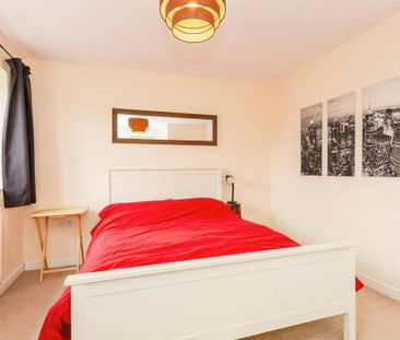 2 Bed Semi-Detached House, Chassen Close, M11 - Photo 4