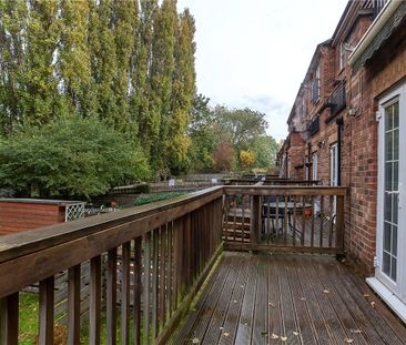 A superb 3 to 4 bedroom end of terrace townhouse located in a popul... - Photo 2