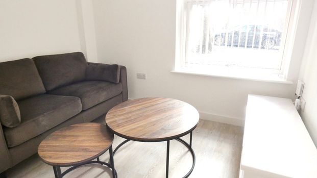 Cross Street , - Photo 1