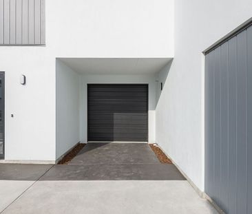 Central city, low maintenance townhouse - Photo 4