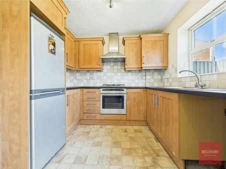 End of terrace house to rent on - Photo 5