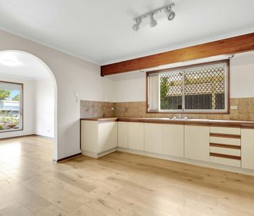 Great Family Home with Multiple Living Areas and Outdoor Entertaining! - Photo 6