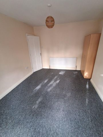 3 Bed Semi-Detached House, Dewsbury Grove, B42 - Photo 4