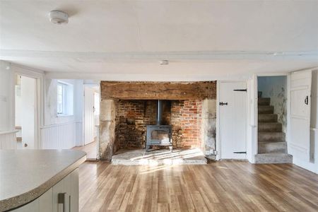 4 bedroom detached house to rent - Photo 3