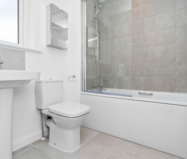 3 bedroom detached house to rent - Photo 5