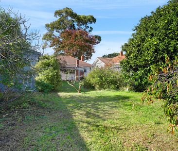 Charming 3 Bedroom Weatherboard Home in Cheltenham - Photo 2