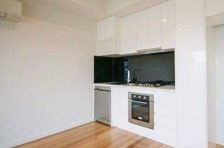 Modern One-Bedroom Apartment with Premium Finishes & Sustainable Living - Photo 2