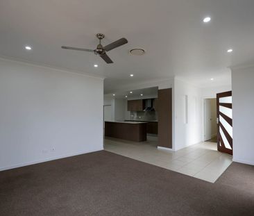 EXECUTIVE STYLE, SPACIOUS 4 BEDROOM, 3 BATHROOM HOME WITH 3 LIVING ... - Photo 2